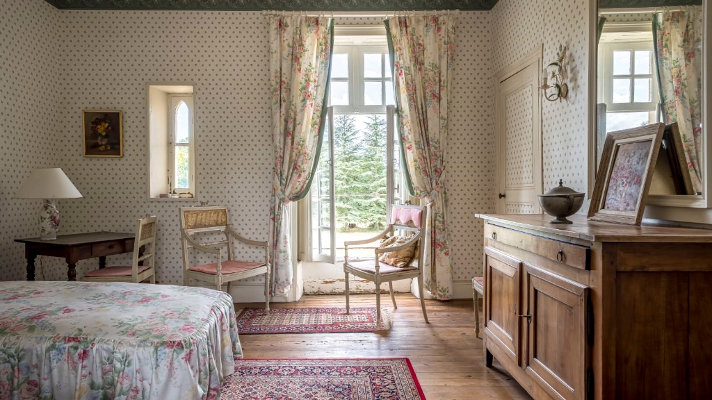 Luxury Medieval Chateau for Sale in the Loire Valley, France - Image 8