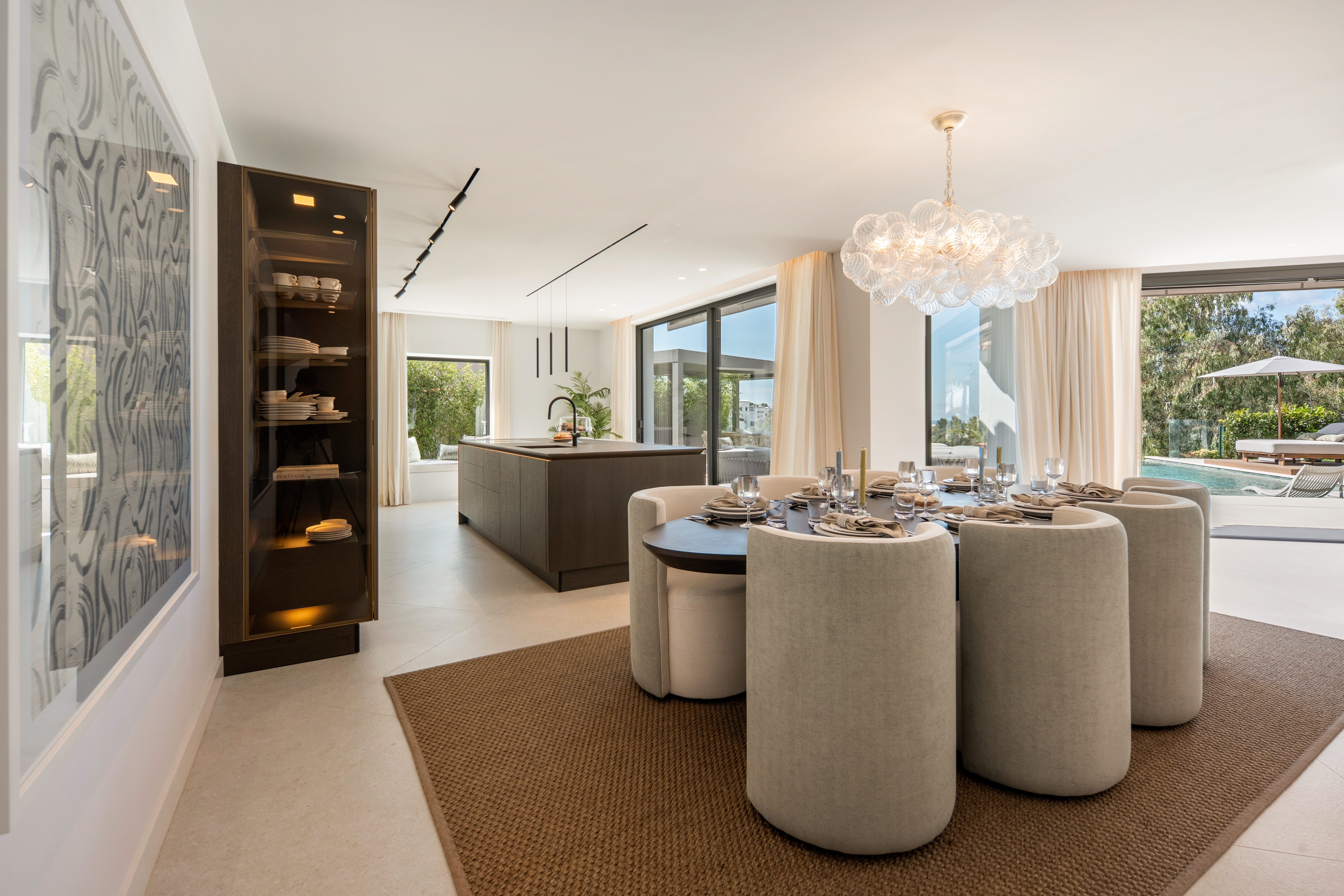 Luxury Villa for Sale in El Herrojo, Benahavís - Image 4