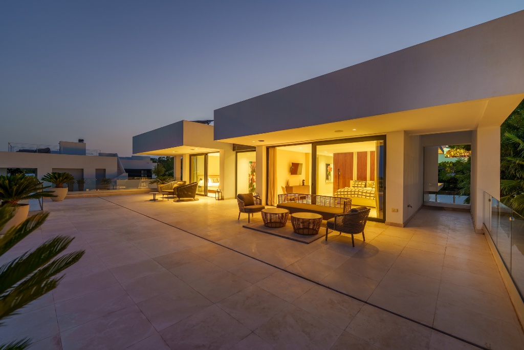 LEO 21B | Luxury Frontline Golf Villa for Sale in Nueva Andalucía, Marbella | Contemporary 5-Bedroom Villa with Infinity Pool - Image 33