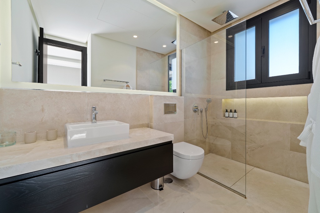 Los Olivos 2 – Contemporary Luxury Villa in Nueva Andalucía - Image 23