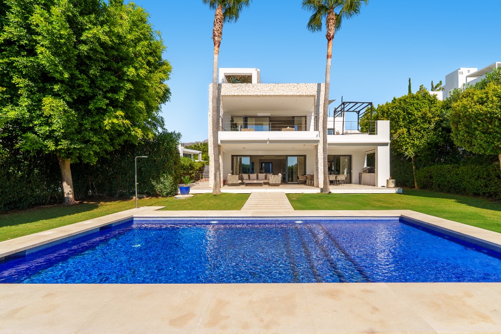 Los Olivos 2 – Contemporary Luxury Villa in Nueva Andalucía - luxury property in Spain