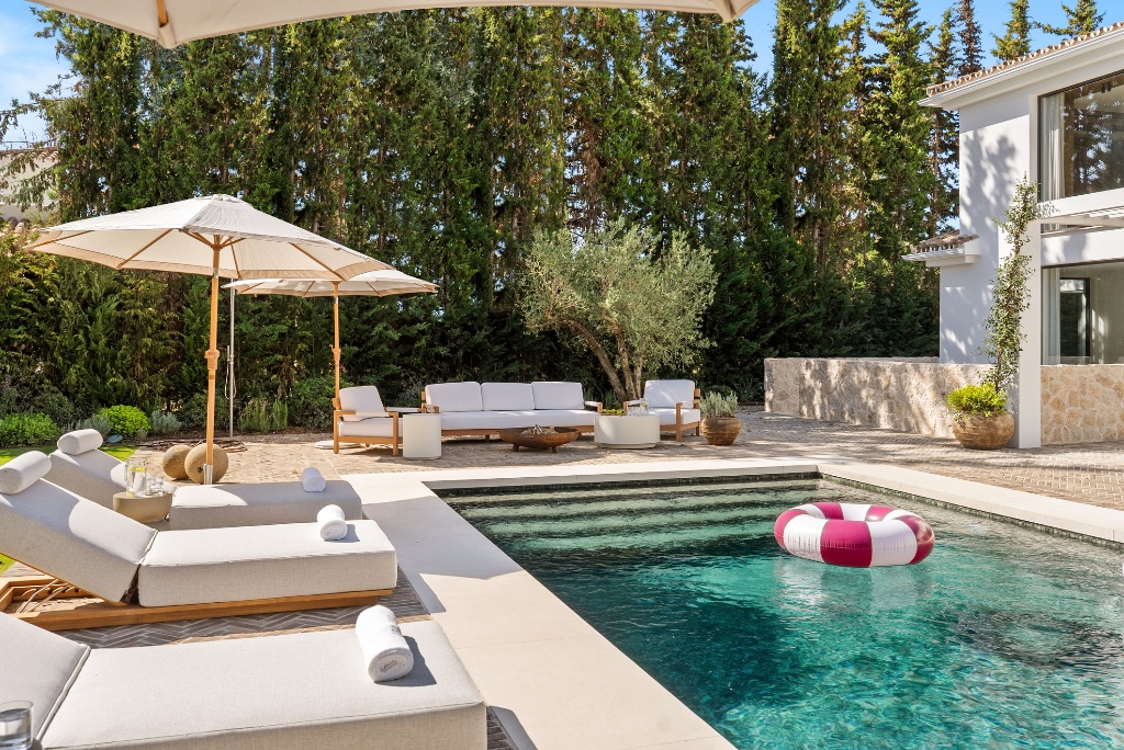 Luxury Frontline Golf Villa in Marbella | Italian-Inspired Contemporary Masterpiece - Image 8