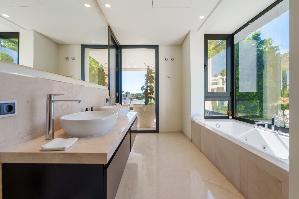Los Olivos 2 – Contemporary Luxury Villa in Nueva Andalucía - Image 19