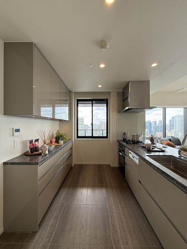 Luxury Apartment for Rent in Tokyo | World Tower Residence Minato - Image 4