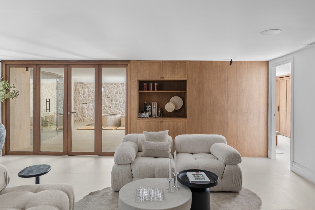 Luxury Frontline Golf Villa in Marbella | Italian-Inspired Contemporary Masterpiece - Image 11