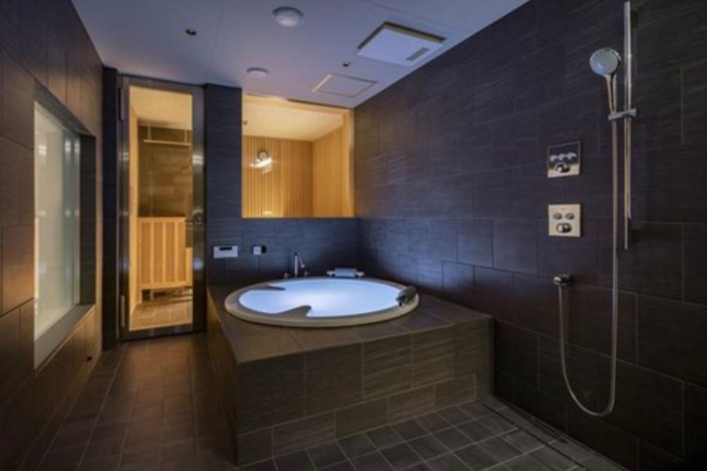 Luxury House for Sale in Minami Aoyama, Tokyo | Exceptional Contemporary Residence with Rooftop Pool - Image 10