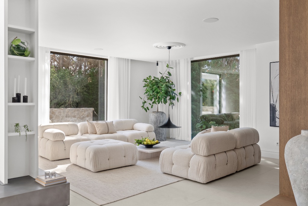 Luxury Frontline Golf Villa in Marbella | Italian-Inspired Contemporary Masterpiece - Image 4