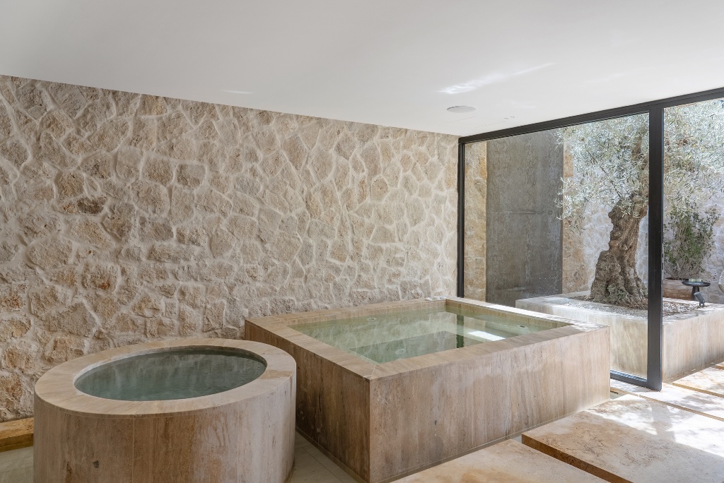 Luxury Frontline Golf Villa in Marbella | Italian-Inspired Contemporary Masterpiece - Image 16