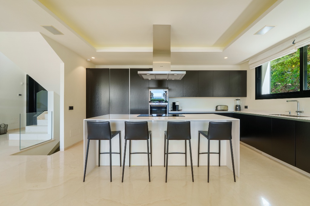 Los Olivos 2 – Contemporary Luxury Villa in Nueva Andalucía - Image 2