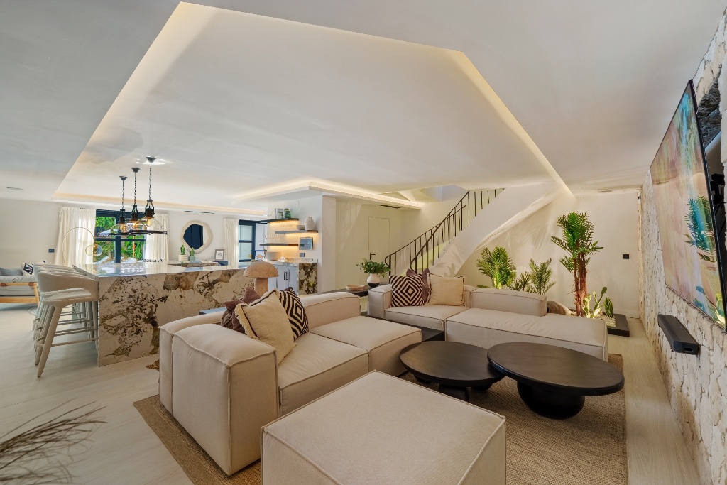 Luxury Villa for Sale in Nueva Andalucía, Marbella | Panoramic Sea Views | 6 Bedrooms - Image 10