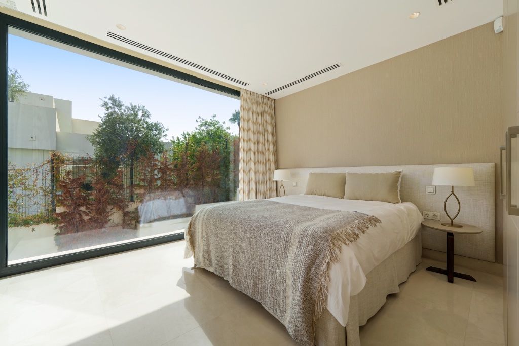LEO 21B | Luxury Frontline Golf Villa for Sale in Nueva Andalucía, Marbella | Contemporary 5-Bedroom Villa with Infinity Pool - Image 12