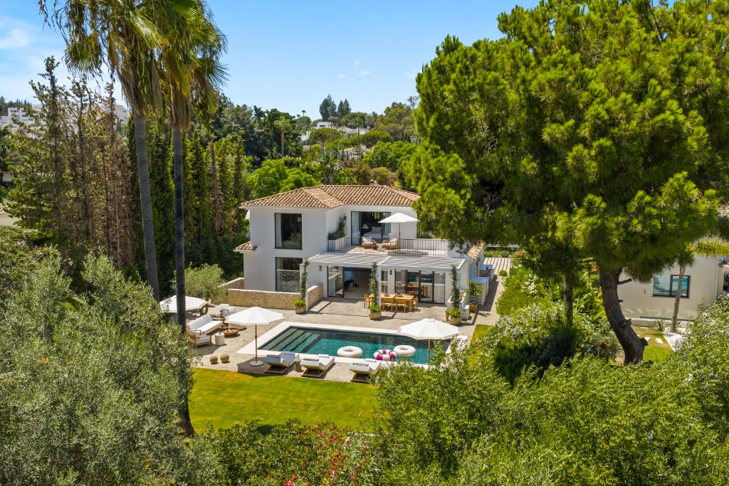 Luxury Frontline Golf Villa in Marbella | Italian-Inspired Contemporary Masterpiece - Image 21