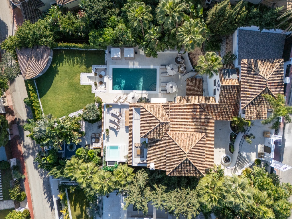 Luxury Villa for Sale in Nueva Andalucía, Marbella | Panoramic Sea Views | 6 Bedrooms - Image 2