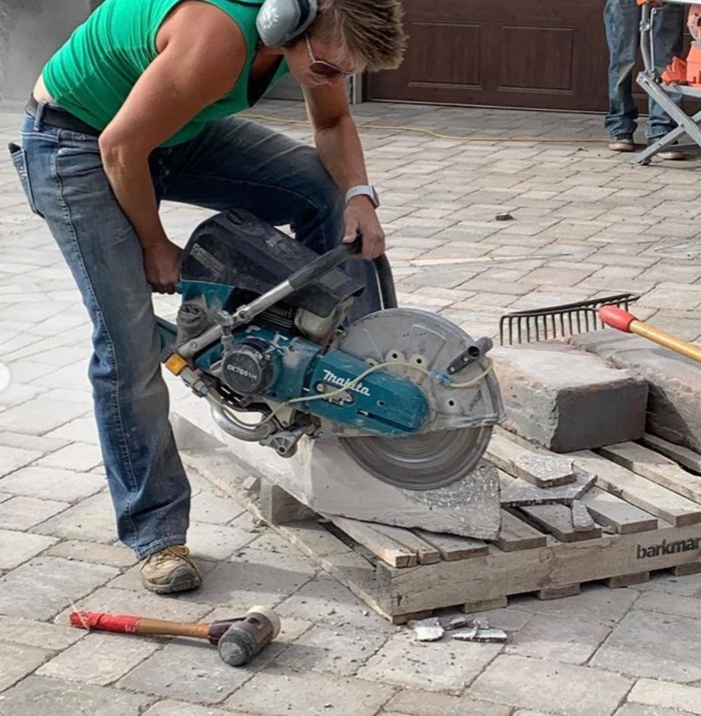 Paving stone cutting with Makita saw on a driveway installation