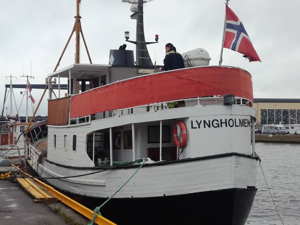 Lyngholmen fortøjet ved kaj