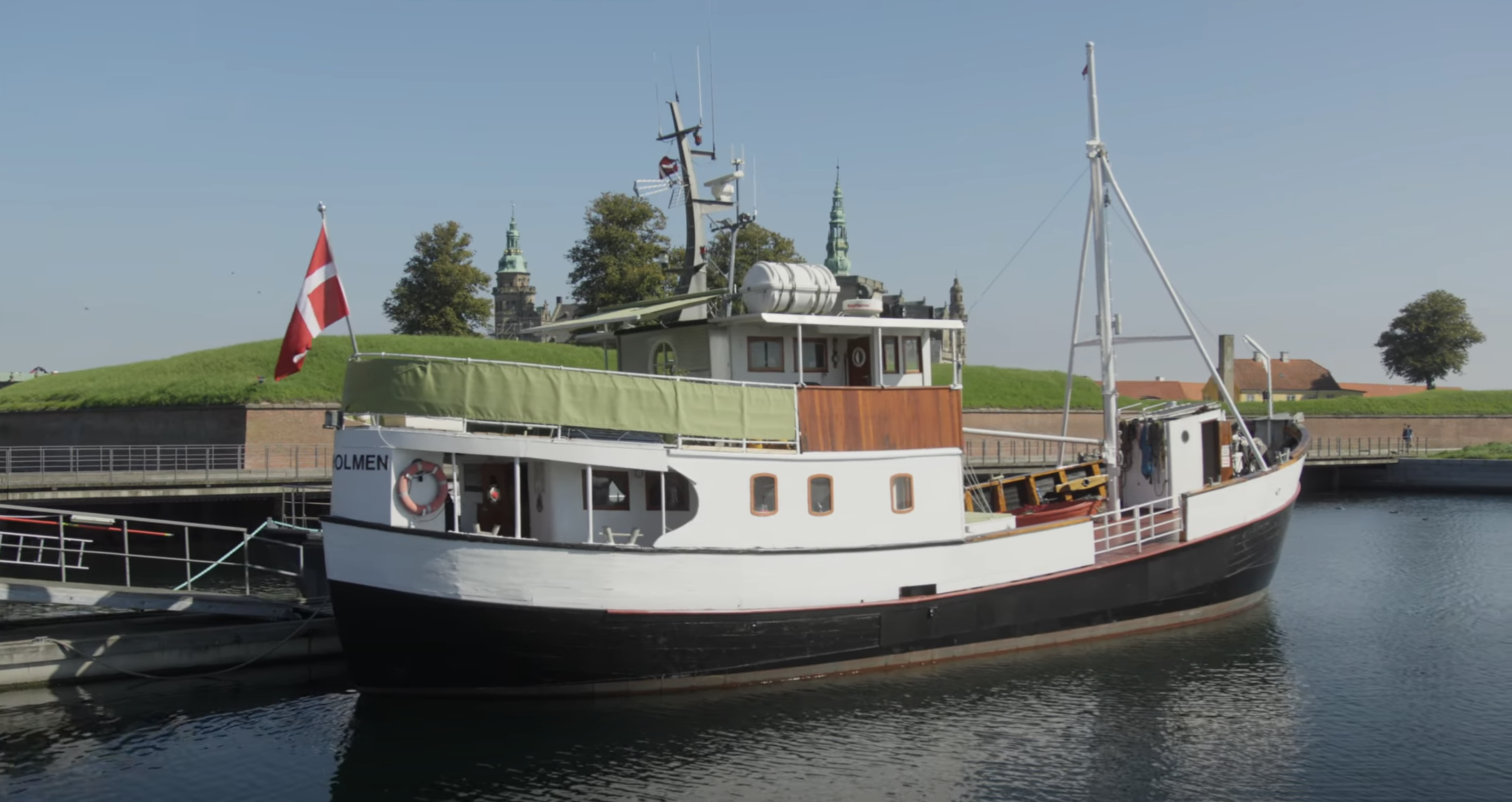 Lyngholmen i Helsingør Havn med Kronborg