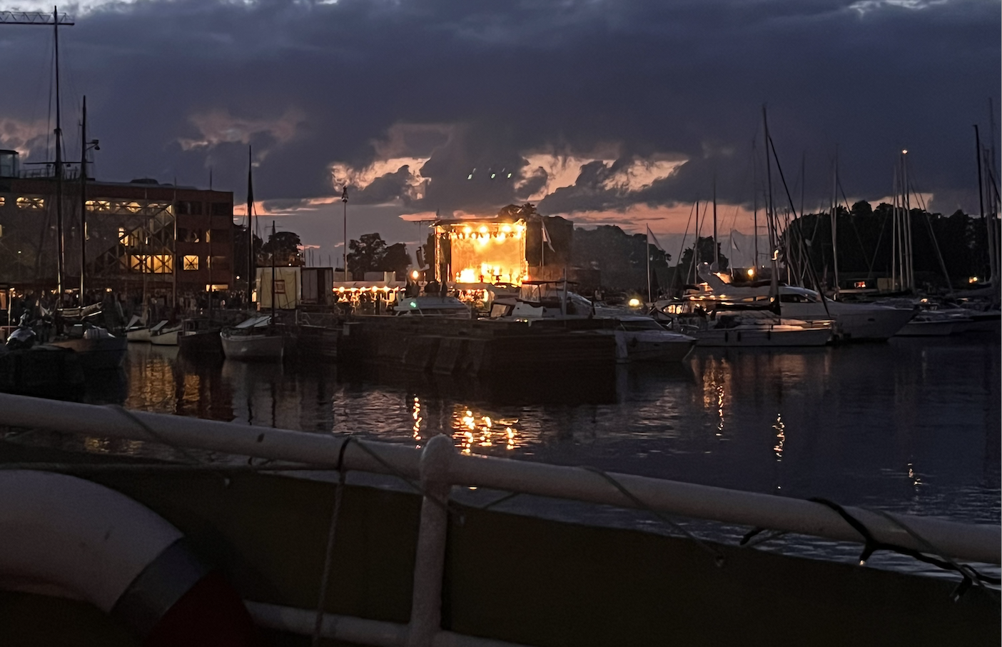 Aftenarrangement i havnen