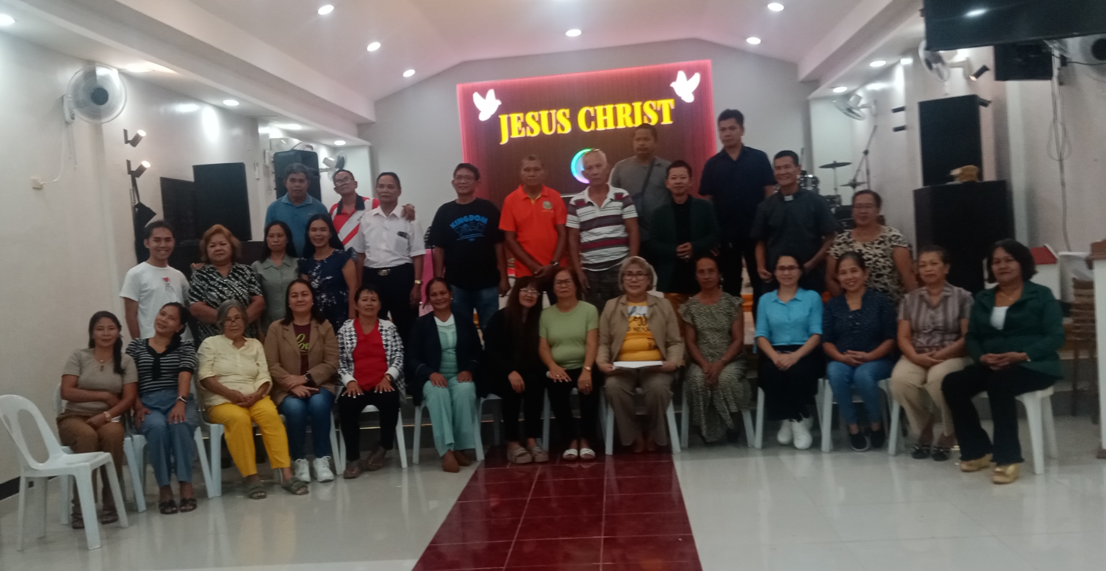 Group portrait of leaders and congregation at the School of Intimacy
