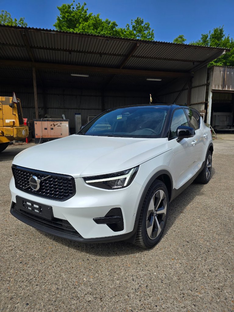 Volvo XC40 — Frost White
