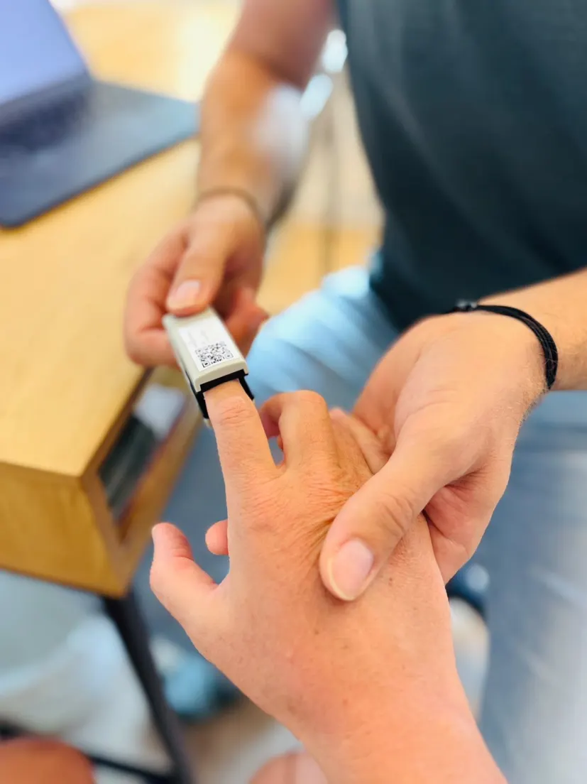 CARDI/check: Messung mit dem Pulsoximeter am Finger
