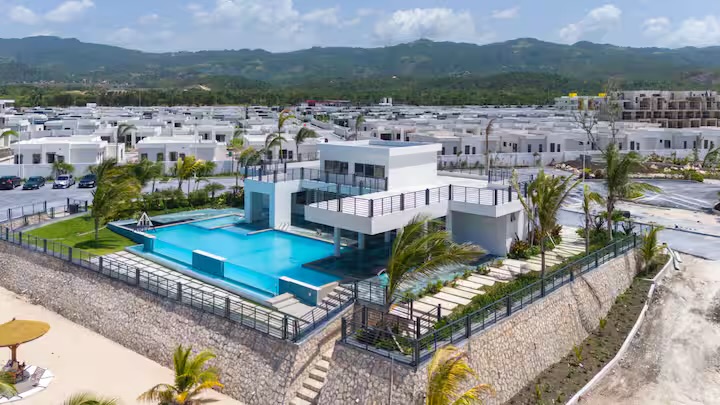 The Vue @ Paradisiac — Private Beach ~ Pool ~ Gated 5