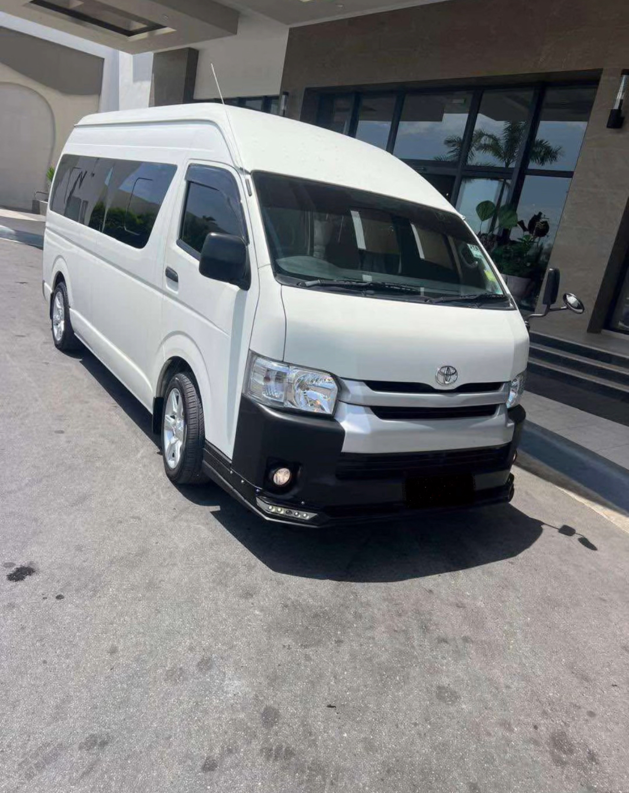 Private luxury transportation in Jamaica