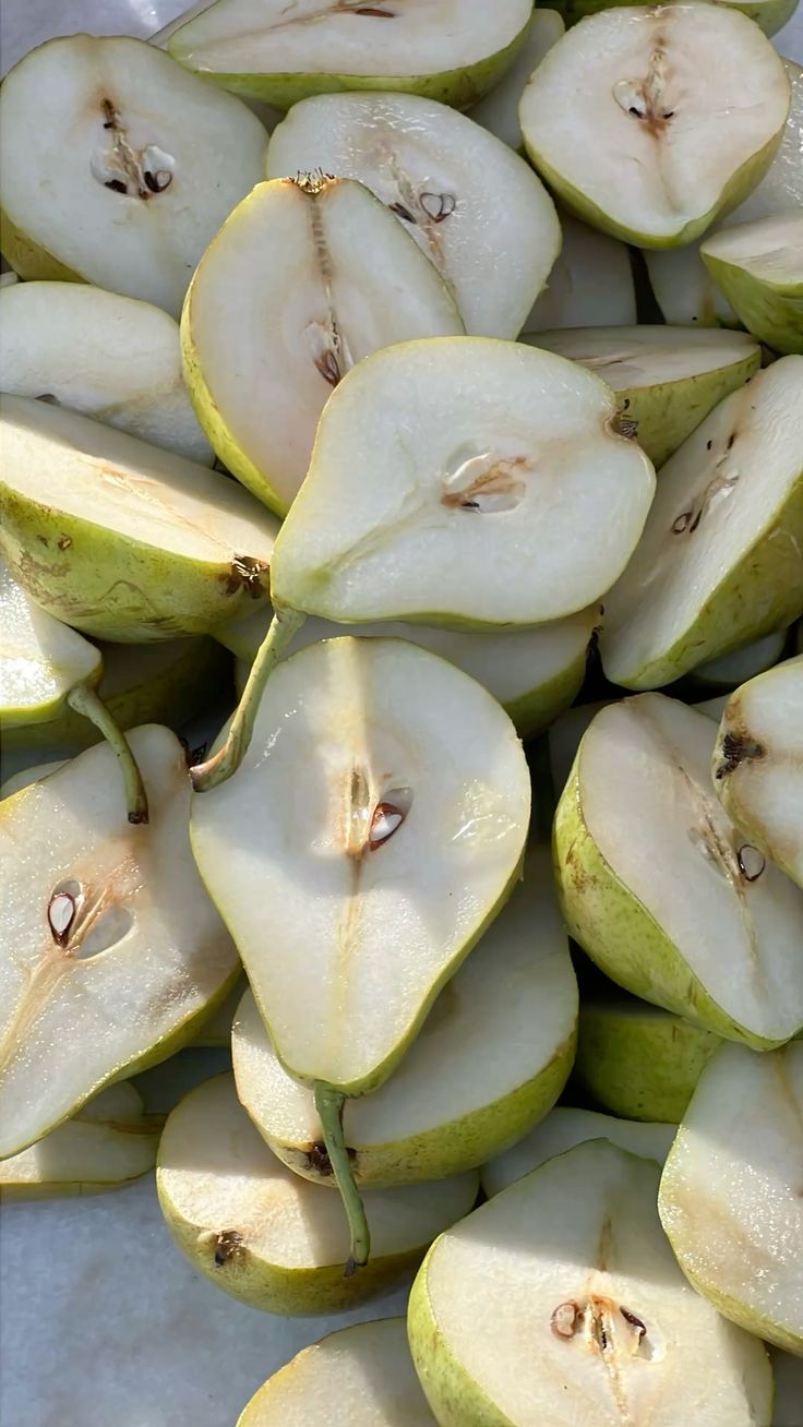 Basil & Bosc Pears bath atmosphere
