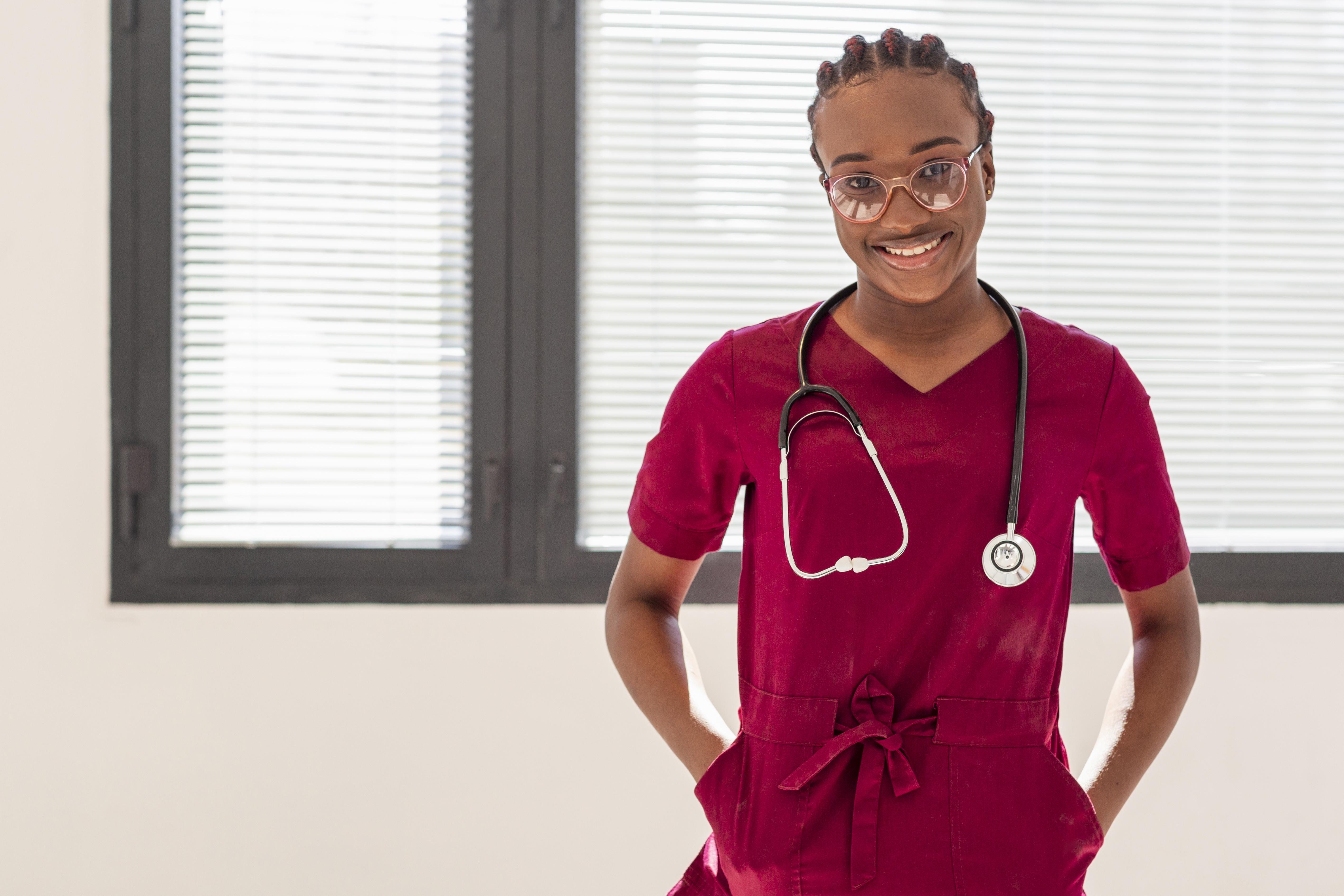 Soignante en uniforme KLINIQ