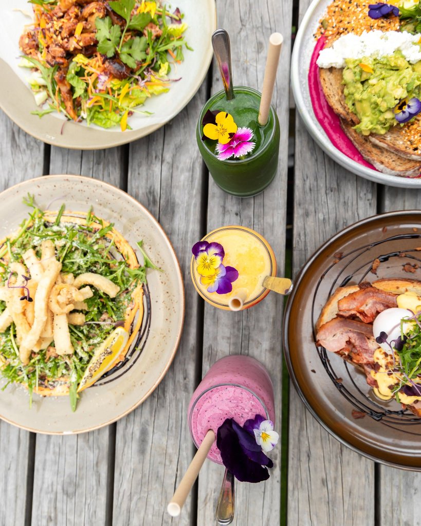 Family café Rosebud — fresh breakfast, coffee and kids play area at The Hideout