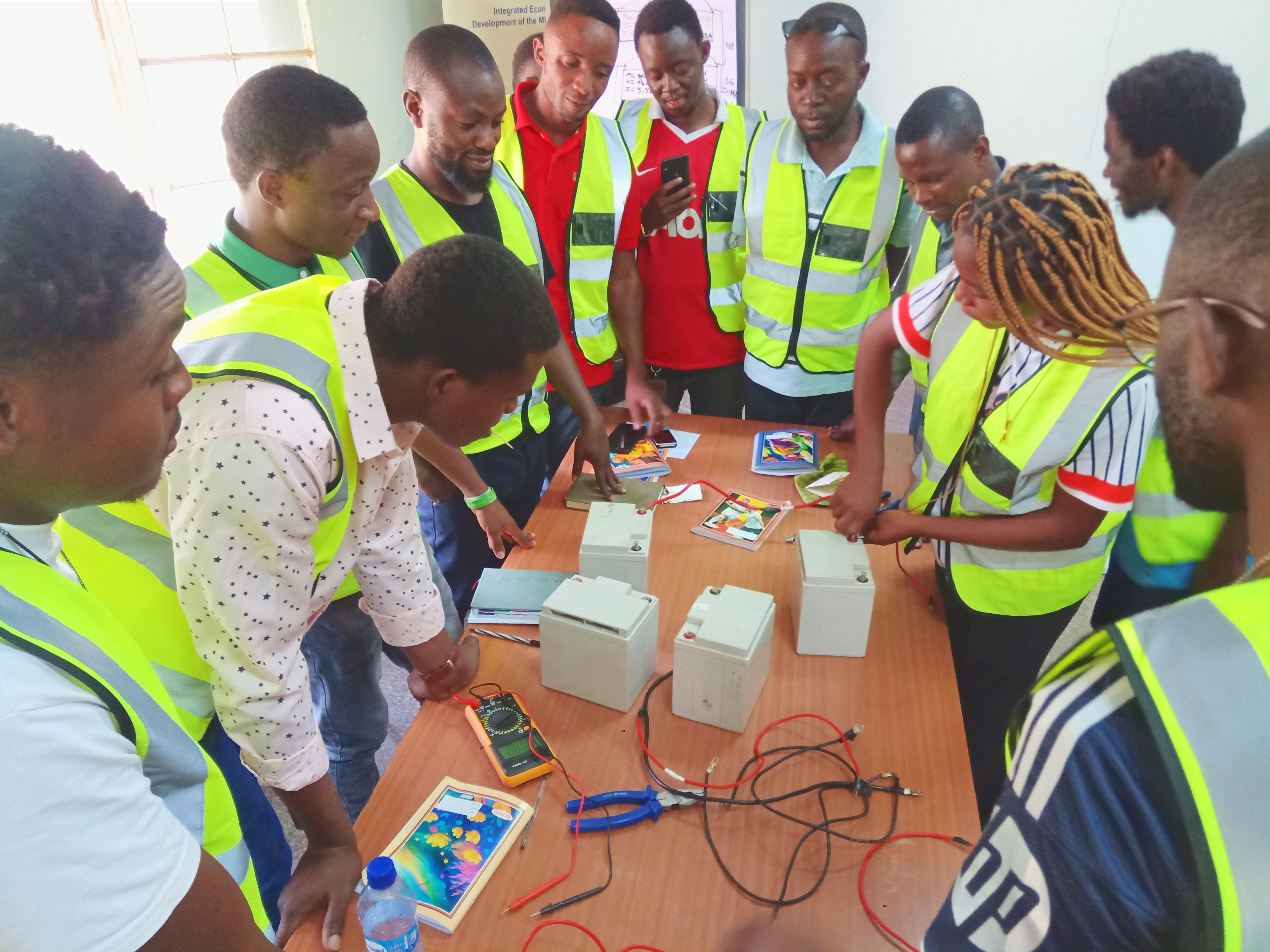 Session pratique · travaux en groupe sur installations