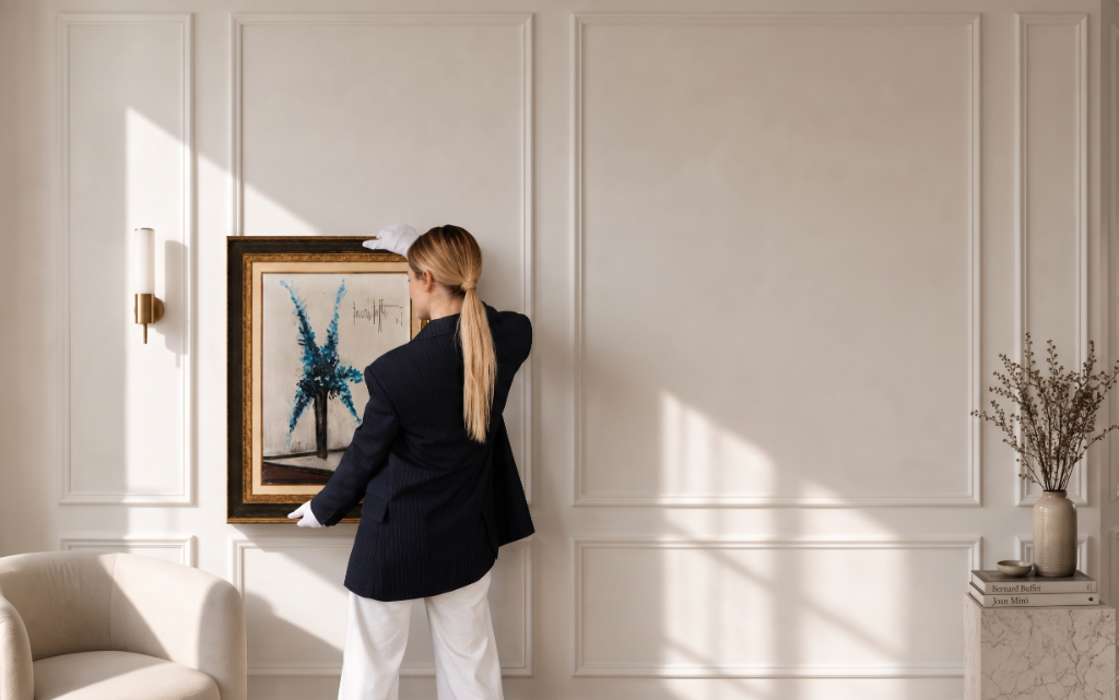 Interior de galería de arte moderna