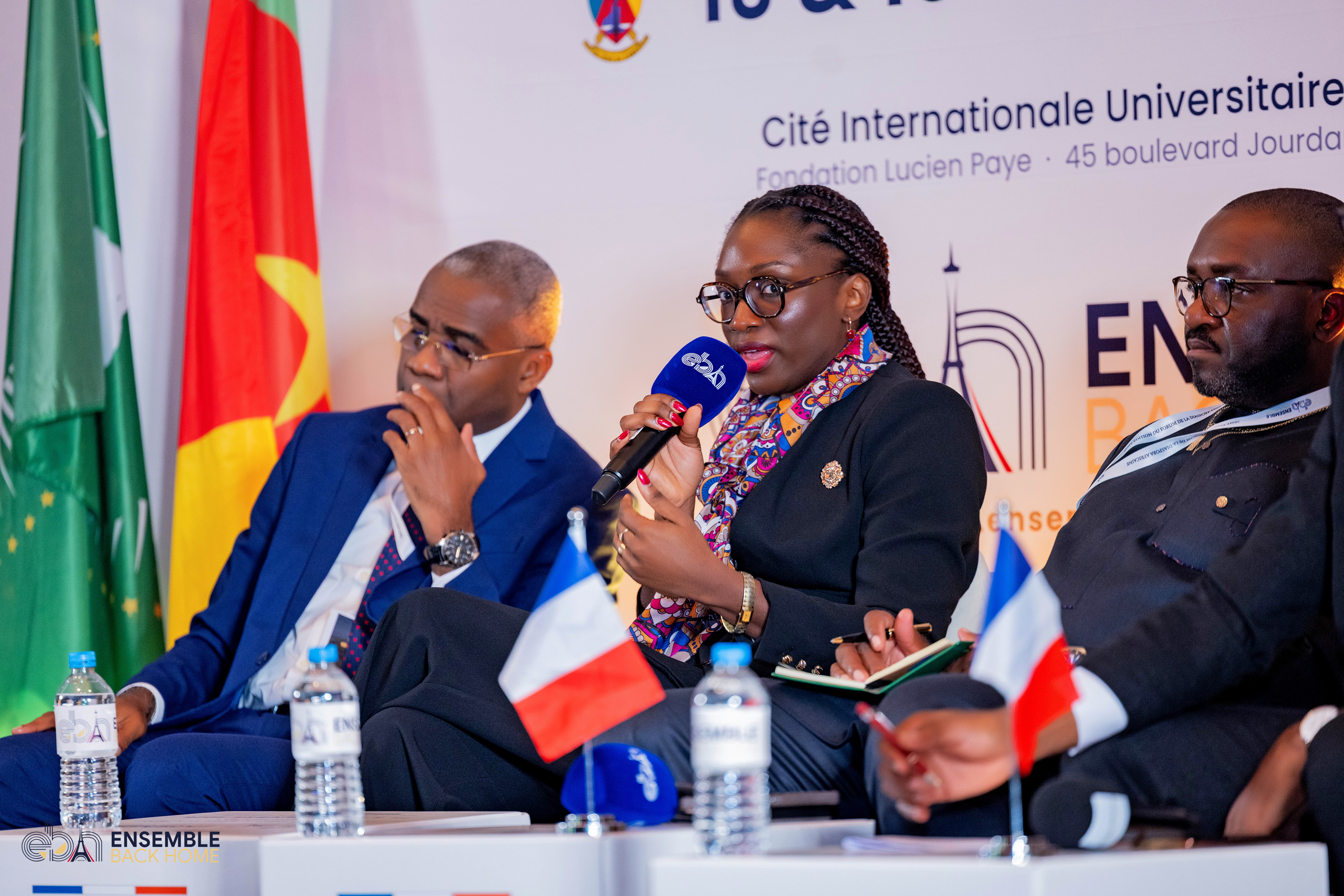 Intervenante pendant une table ronde