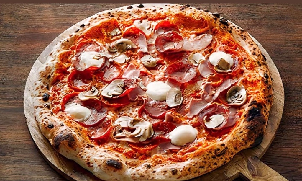 Neapolitan pizza with prosciutto and mushrooms