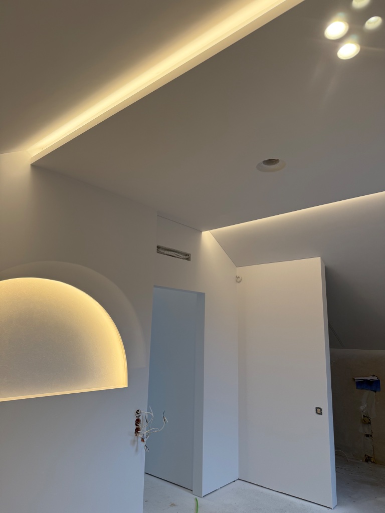 LED nišinis apšvietimas gipse