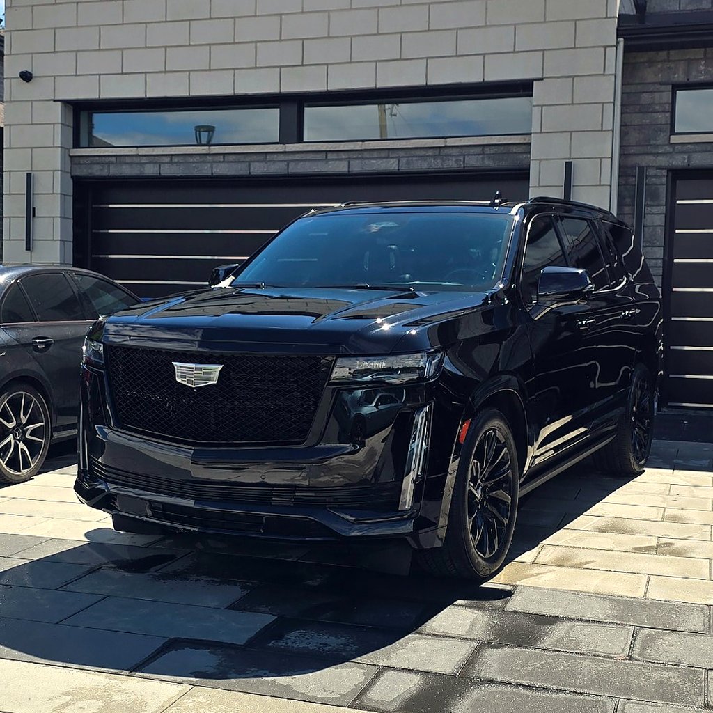 Machine paint correction on a dark SUV — A&A Car Detailing, Montréal