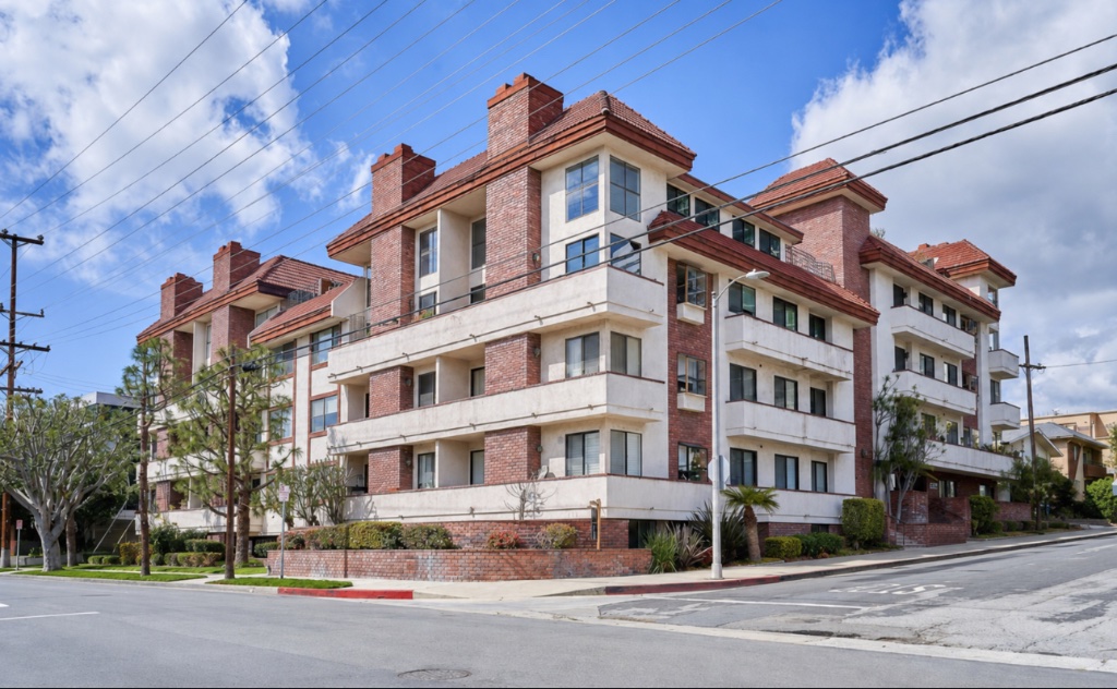 1271 Granville Ave #306