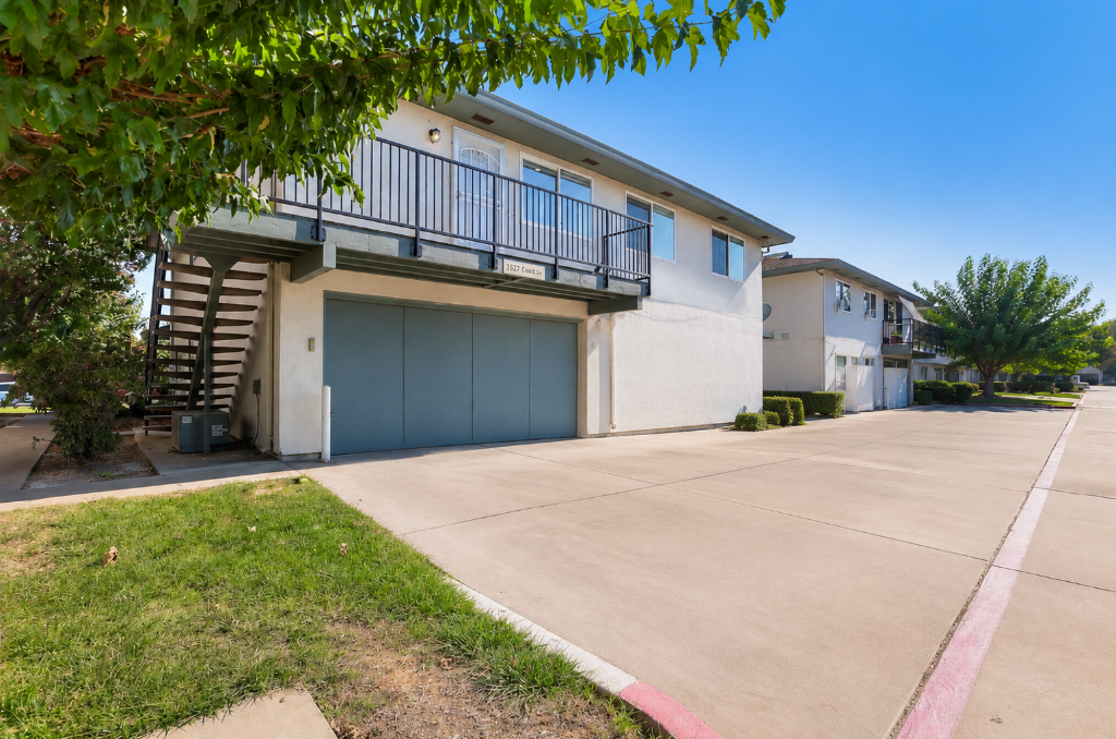5527 Eagles Ln #4