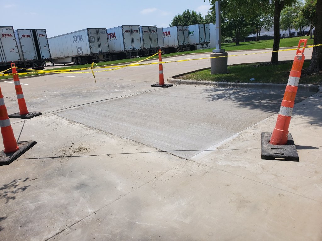 Commercial concrete sidewalk pour