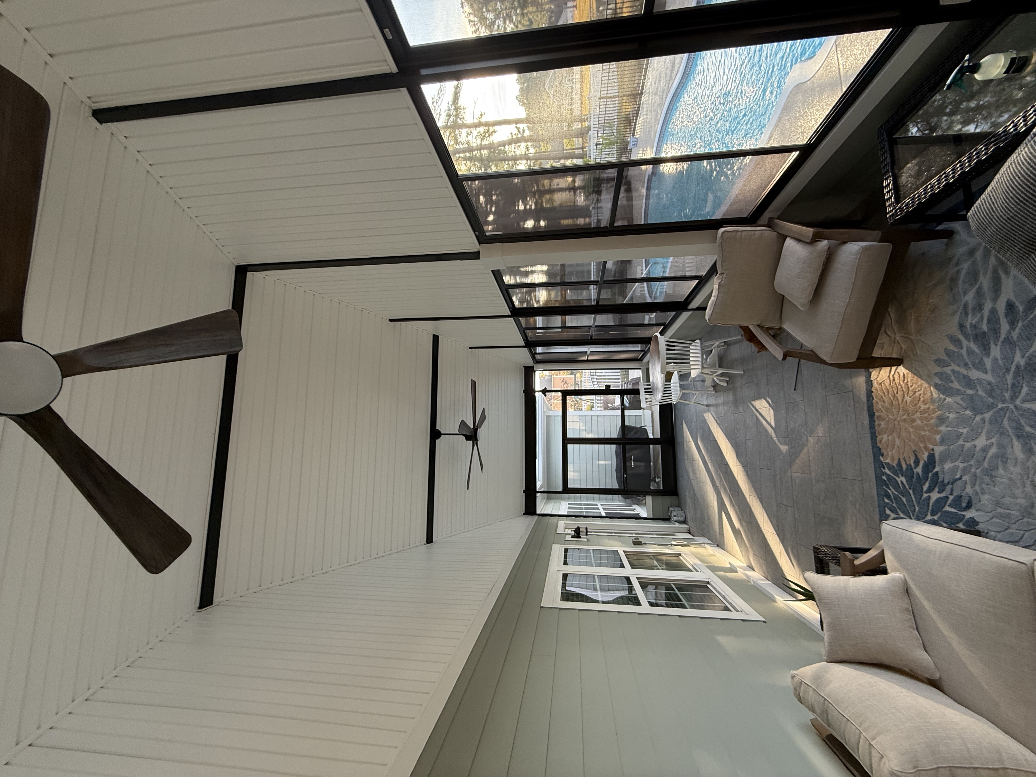 Elongated Screen Porch Lounge