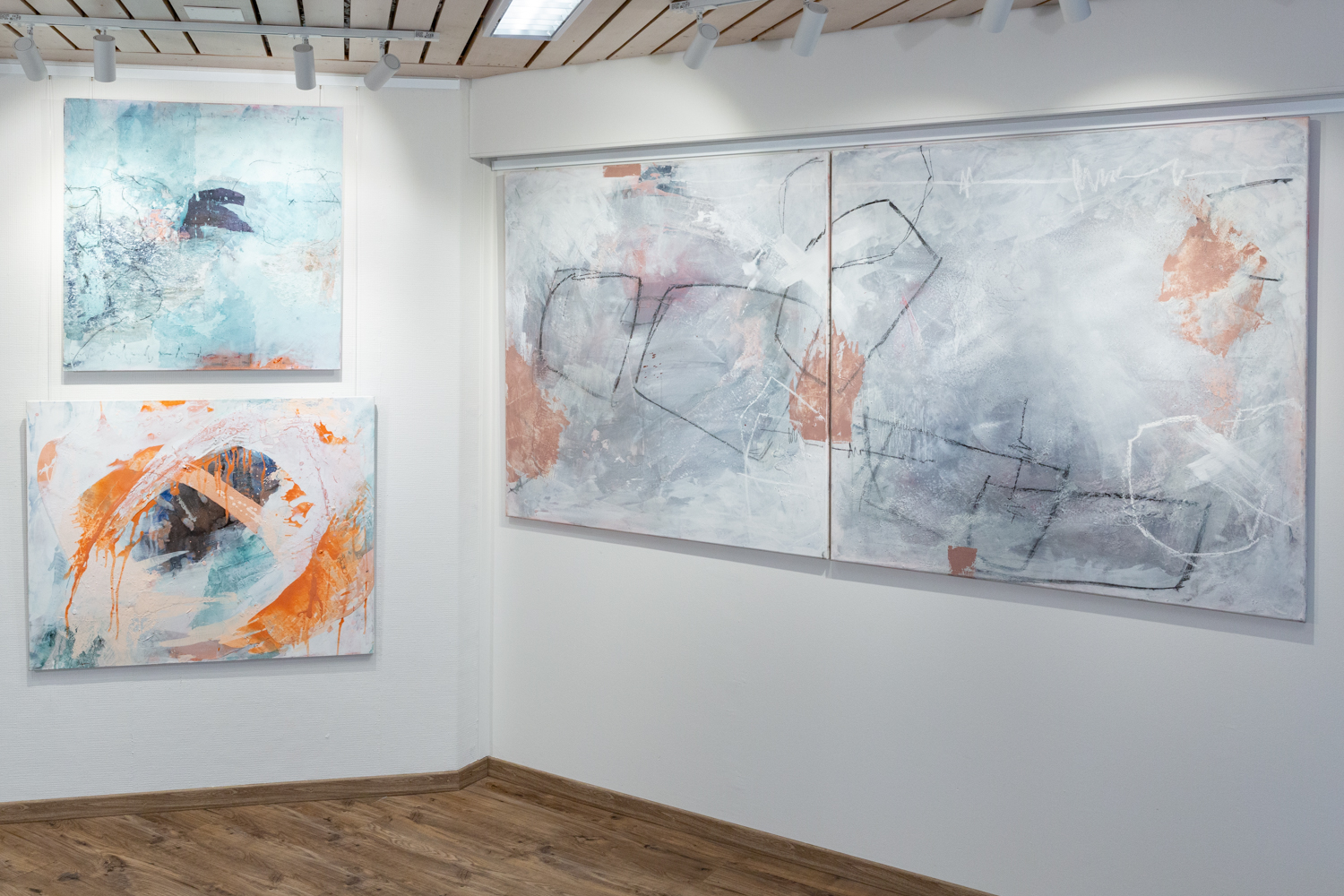 Panoramafotografie an weisser Wand