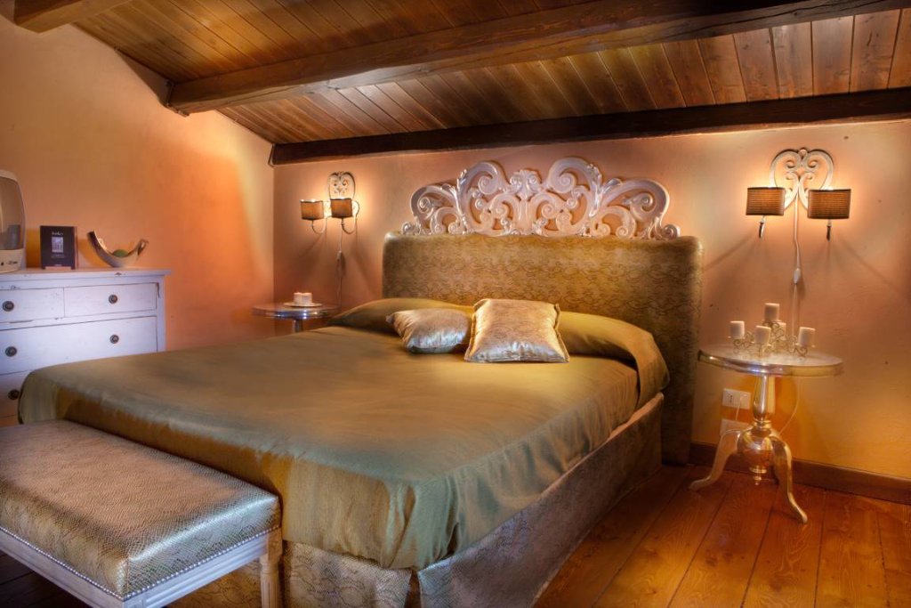 Suite · Bedroom