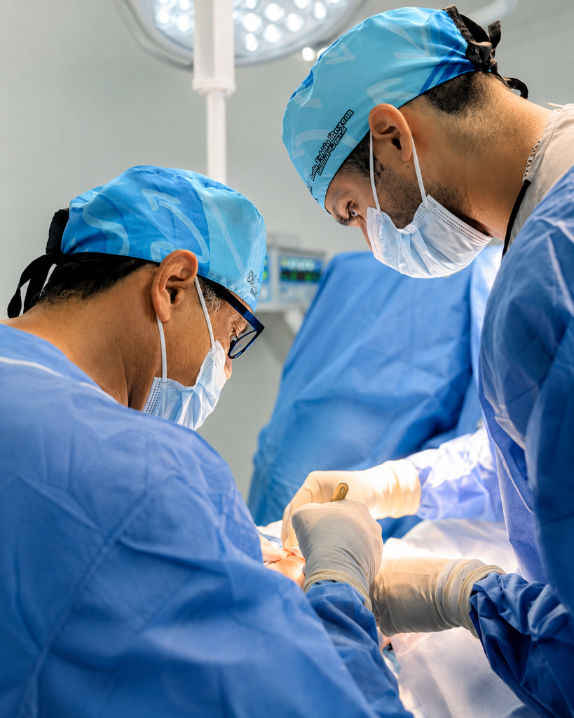 Dr. Edward Fumero cirugía de hernias pared abdominal Caracas Venezuela