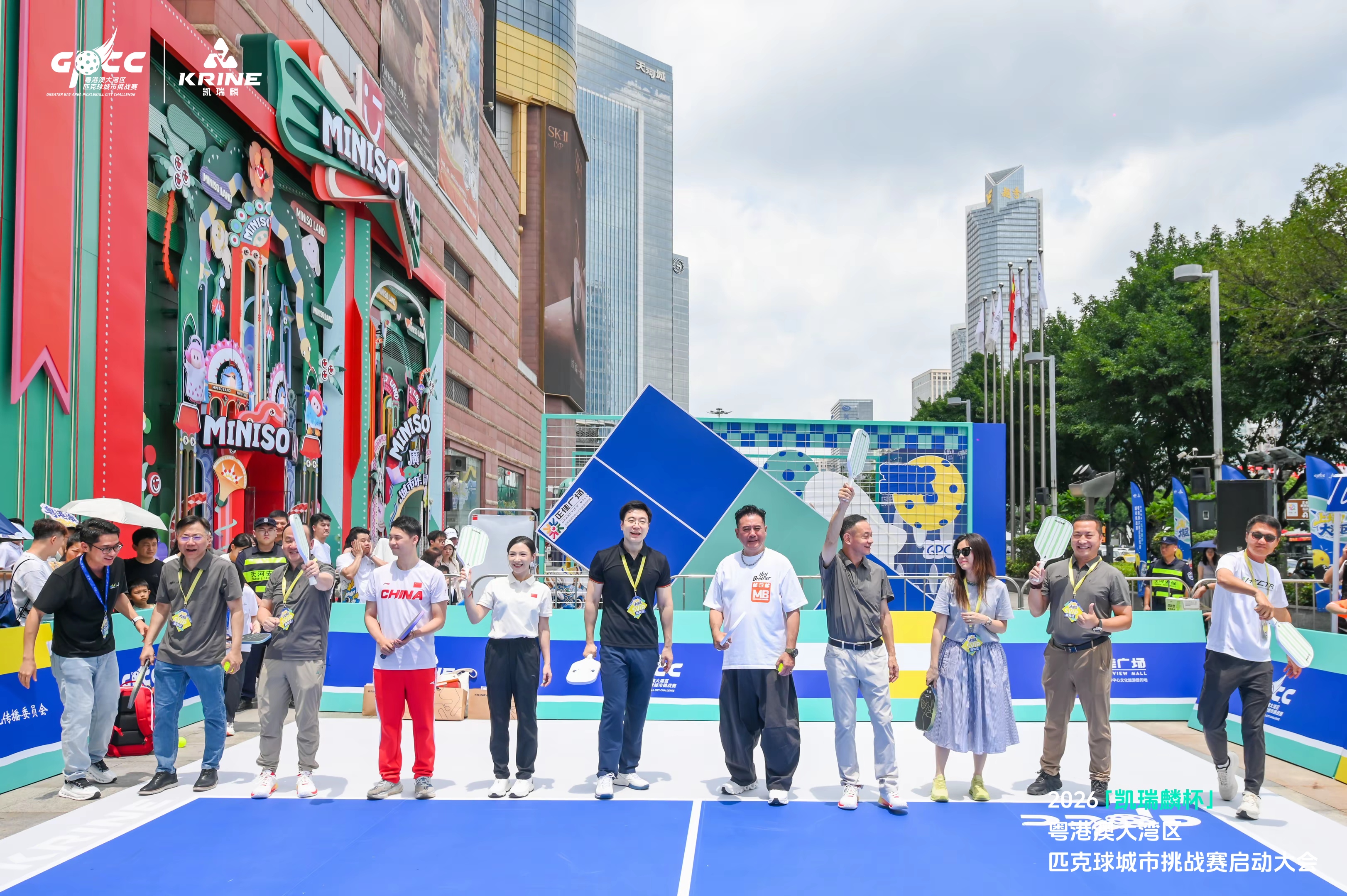 Group of participants lining up on the pickleball court