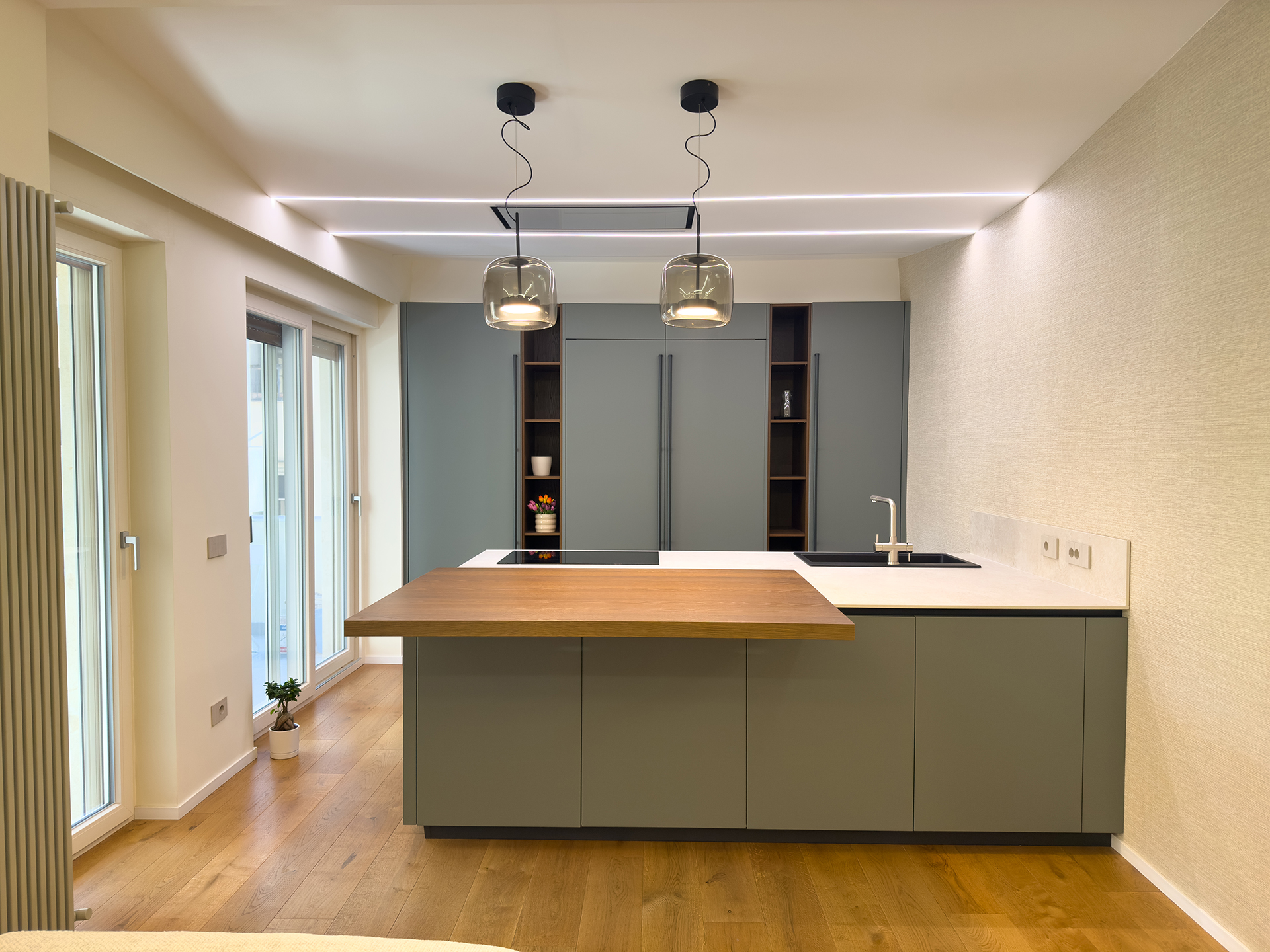 Interno di design contemporaneo progettato da Romano Home
