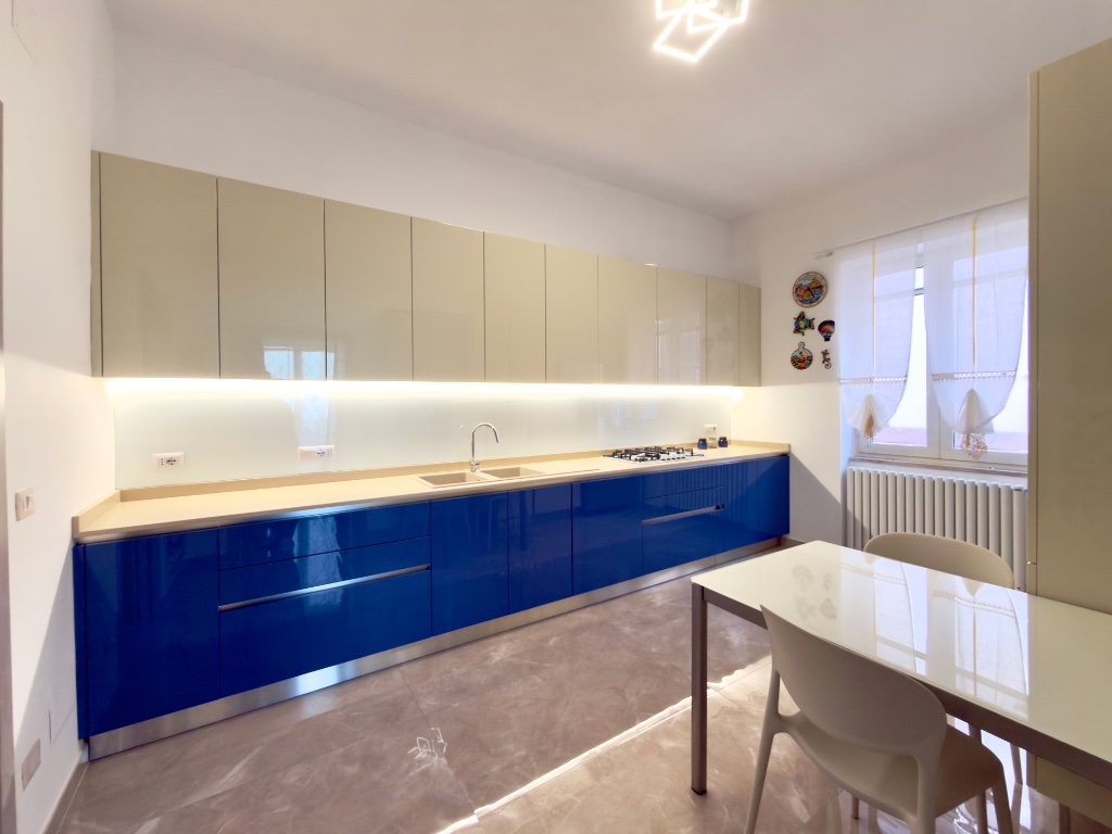 Progetto Cucina Beige — Dettaglio Piano