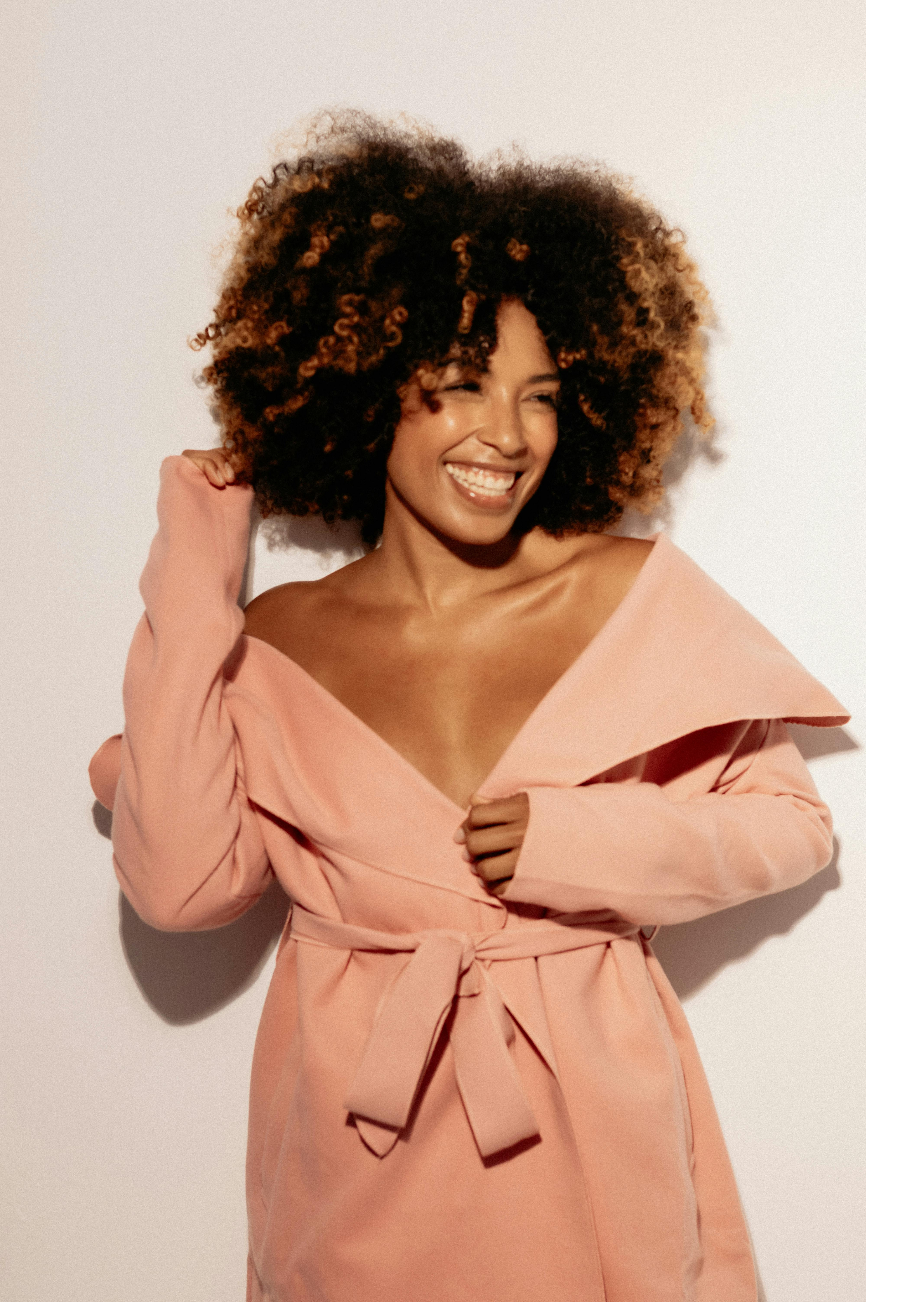 Femme radieuse — parcours Confiance