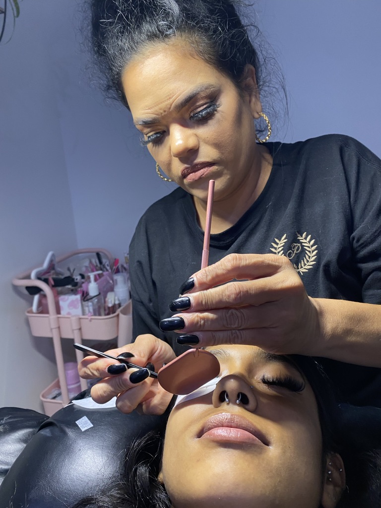 Lash application by Ges Beautified