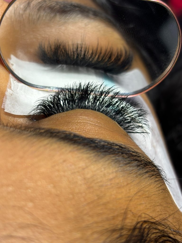 Lash extensions close-up by Ges Beautified