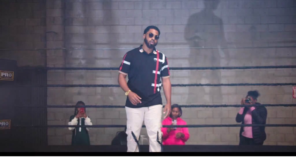 Tecknicallyamonsta walks into the legends of Glory battle cypher ring with a ground breaking verse