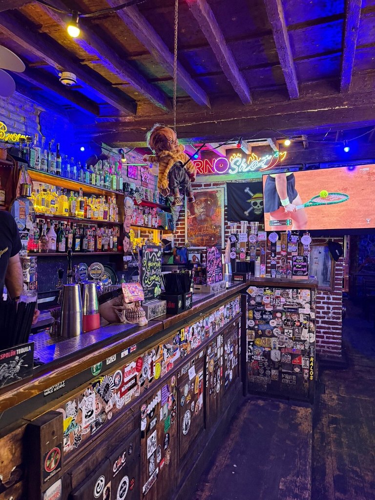 Porno Shot entrance